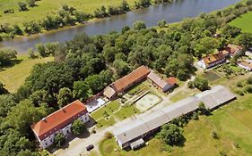 Gutshof Kehnert - Pension & Ferienwohnungen